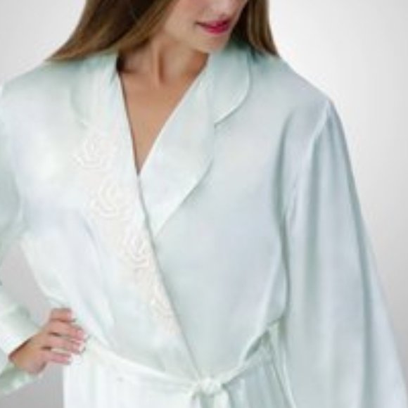 NWT LINDA HARTMAN DESIREE Long Robe - Picture 2 of 2